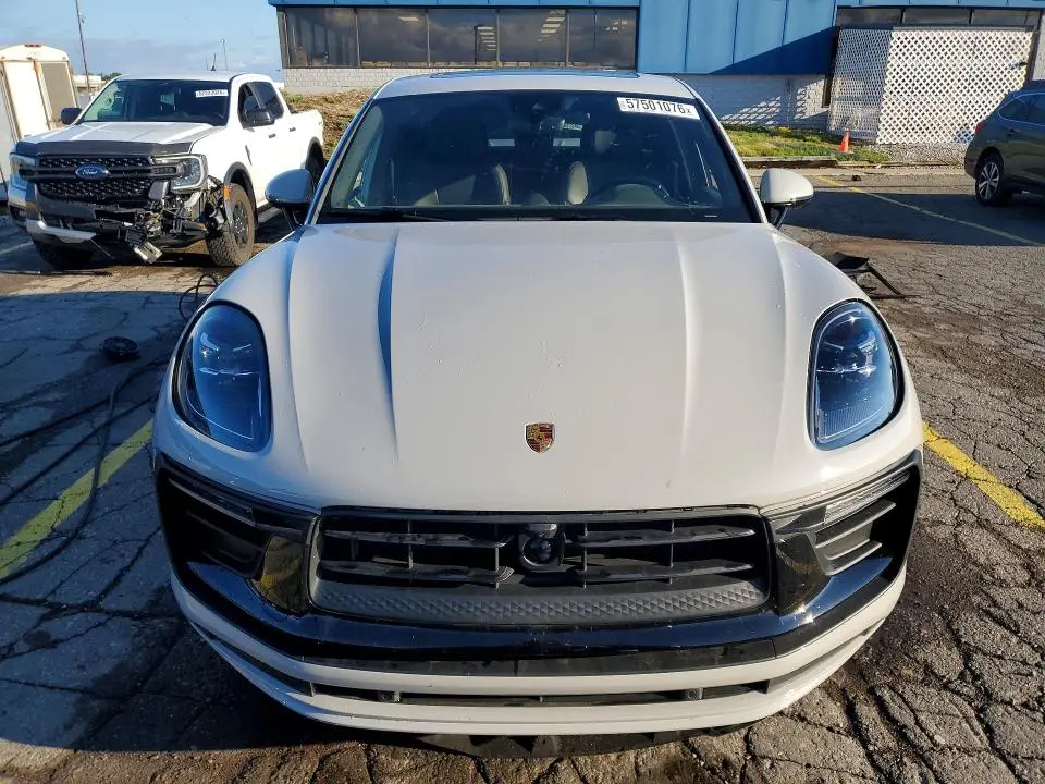2025 PORSCHE MACAN BASE  