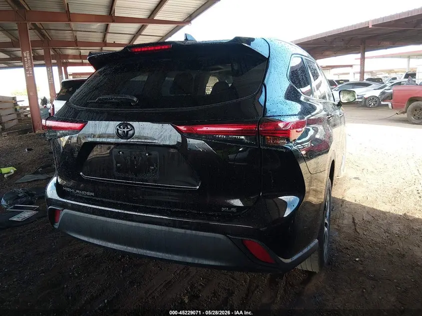 2022 TOYOTA HIGHLANDER XLE