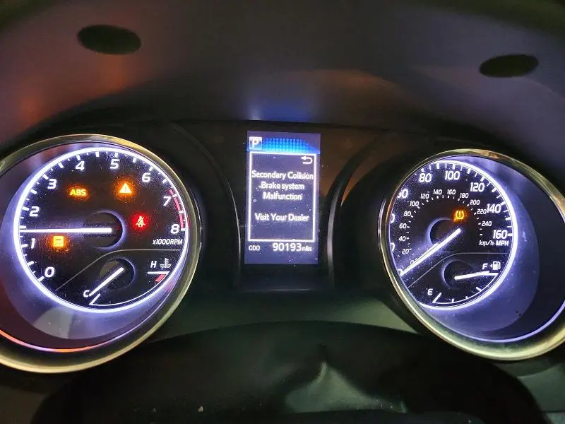 2020 TOYOTA CAMRY SE  