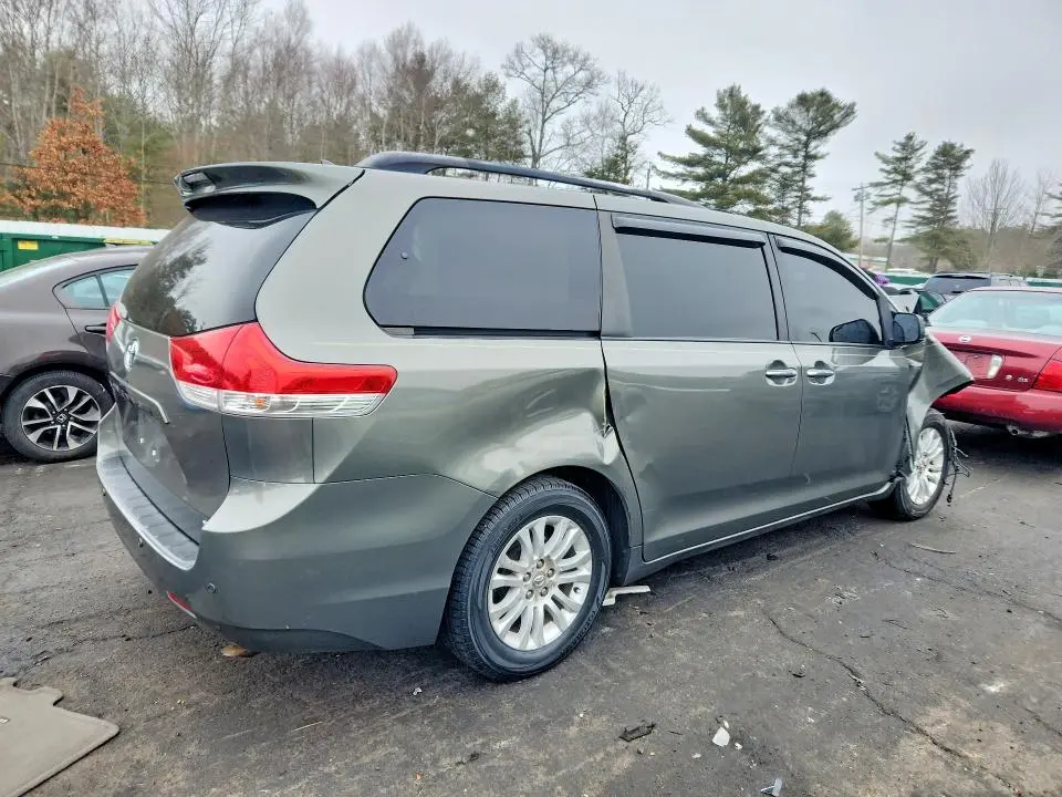 2011 TOYOTA SIENNA XLE 8-PASSENGER  