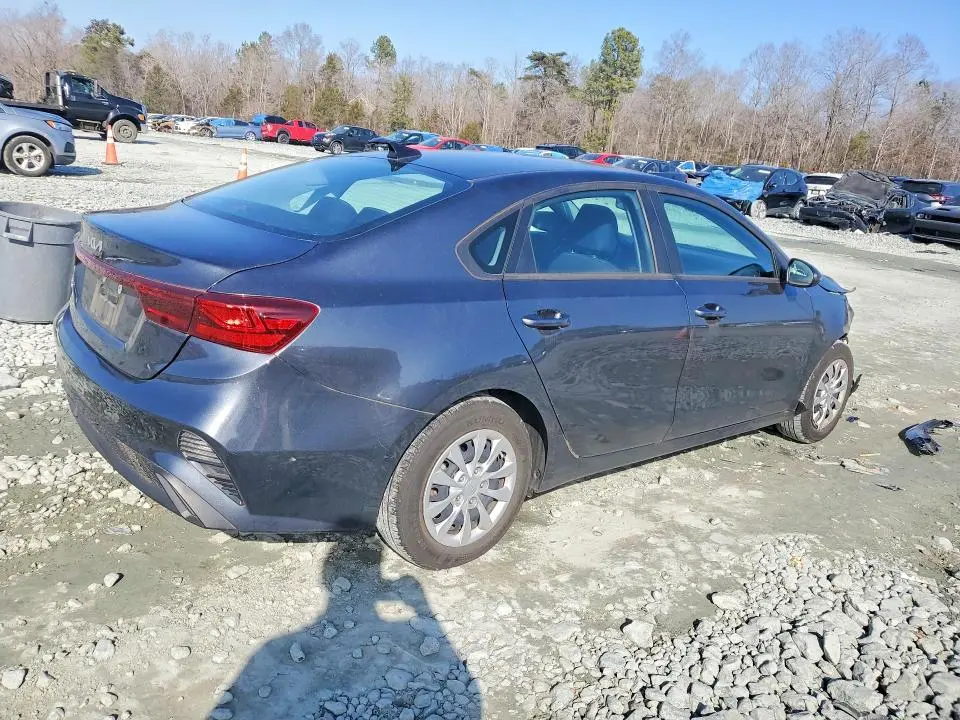 2023 KIA FORTE LX  