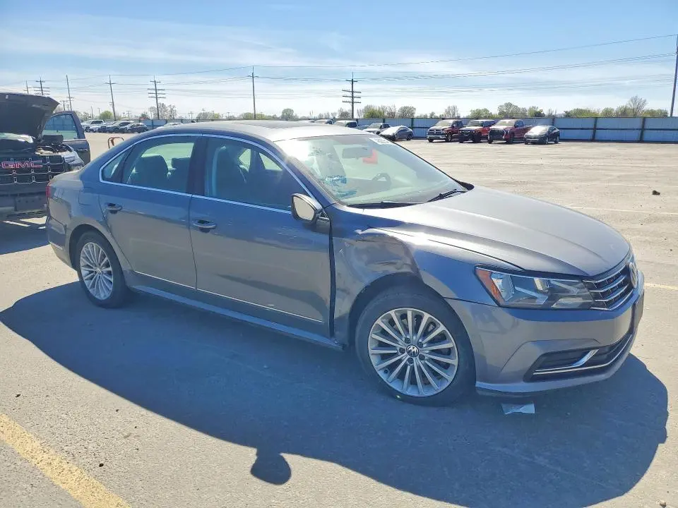 2016 VOLKSWAGEN PASSAT SE  