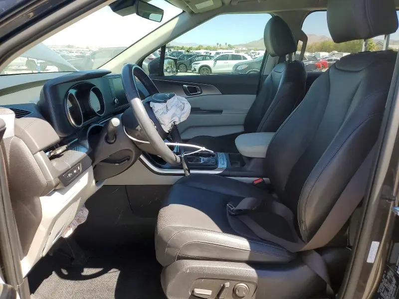 2024 KIA CARNIVAL LX  