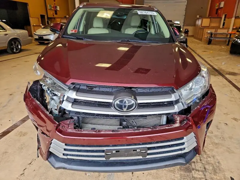 2019 TOYOTA HIGHLANDER SE  