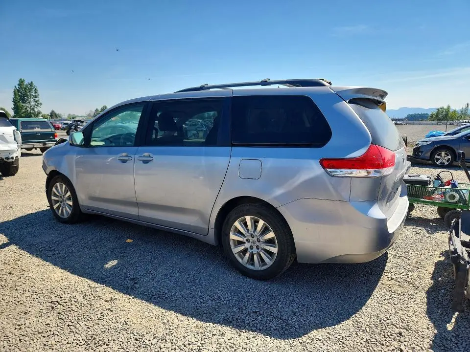 2012 TOYOTA SIENNA LE  