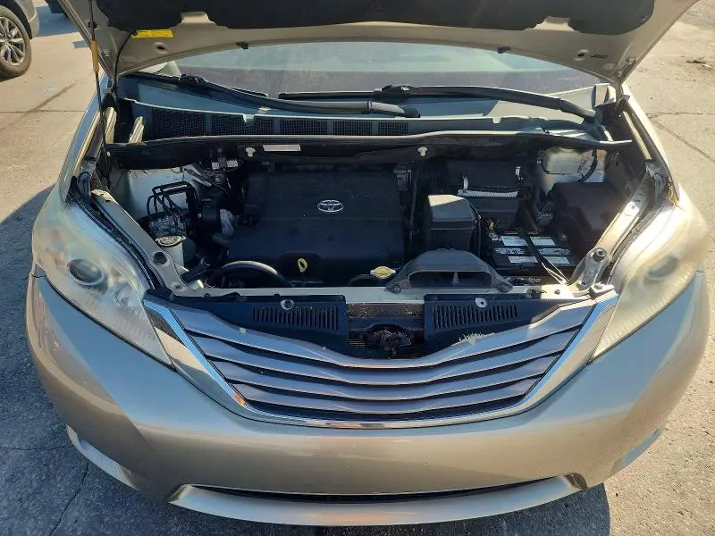 2015 TOYOTA SIENNA XLE 8-PASSENGER  