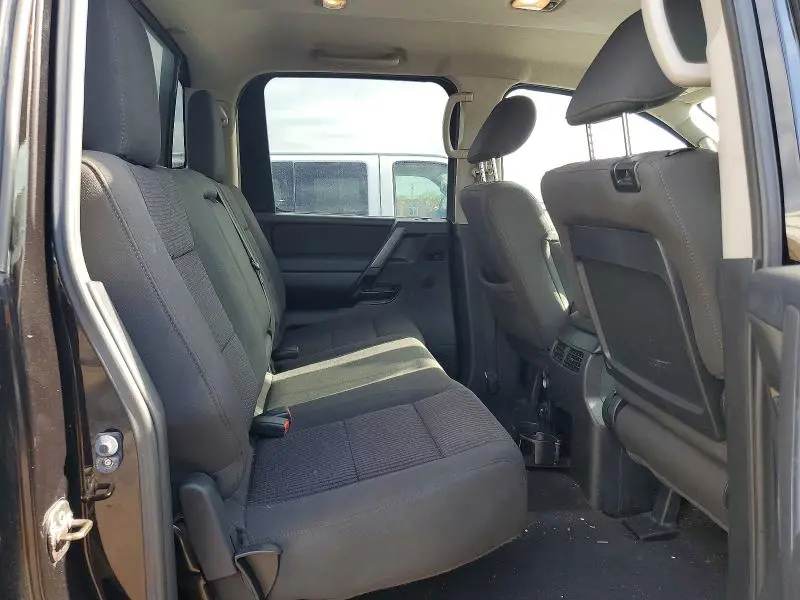 2014 NISSAN TITAN SV  