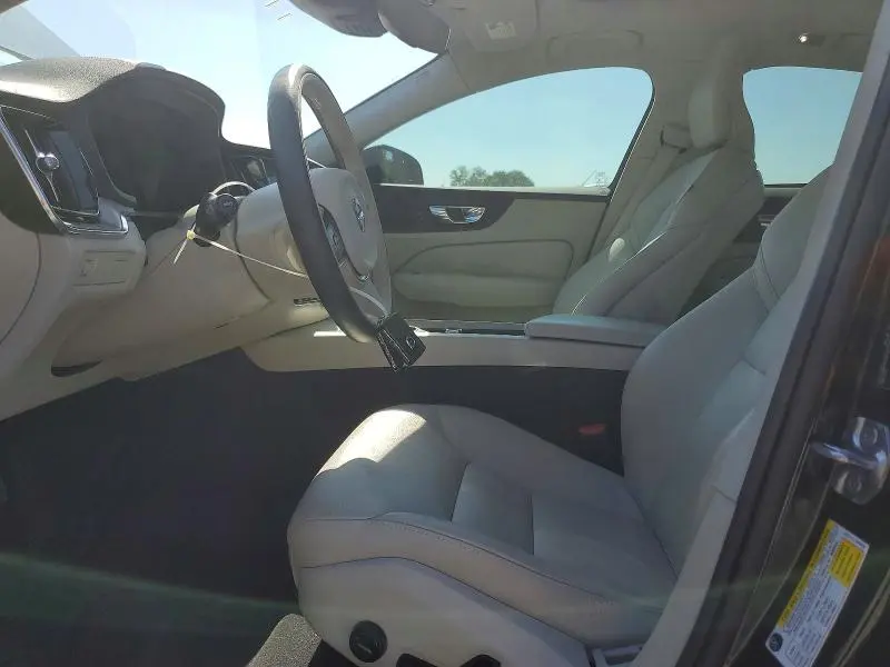 2020 VOLVO S60 T5 MOMENTUM  