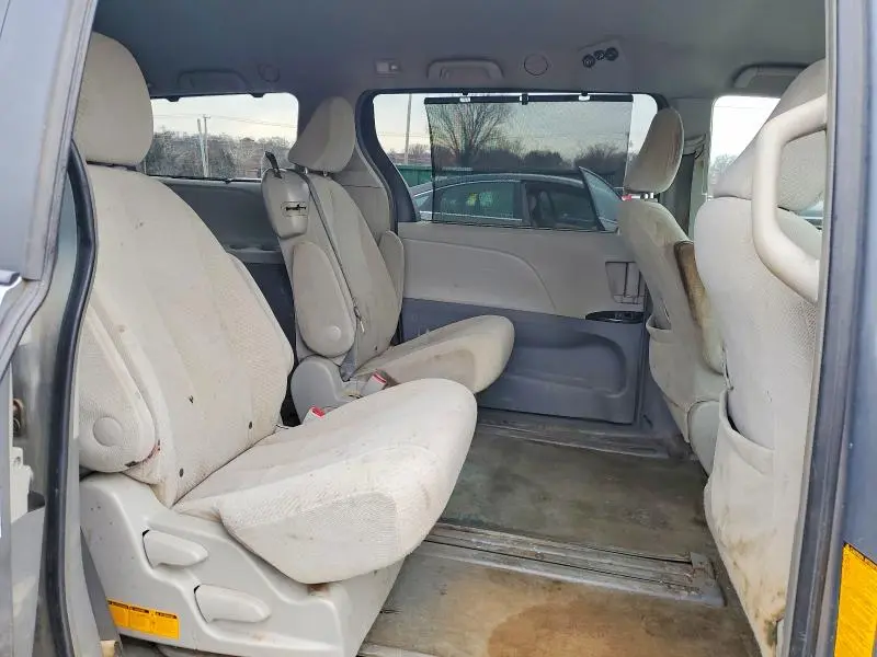 2012 TOYOTA SIENNA LE 8-PASSENGER  
