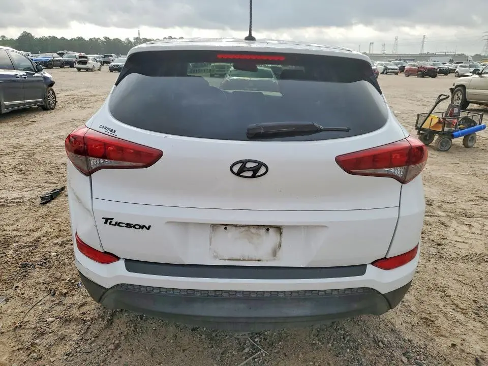 2016 HYUNDAI TUCSON SE  