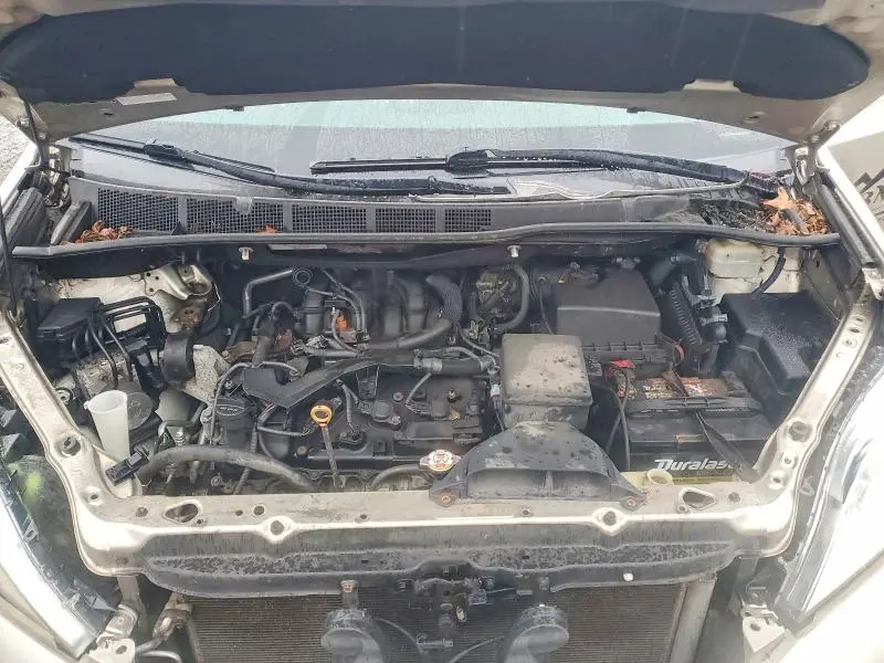 2017 TOYOTA SIENNA LE  