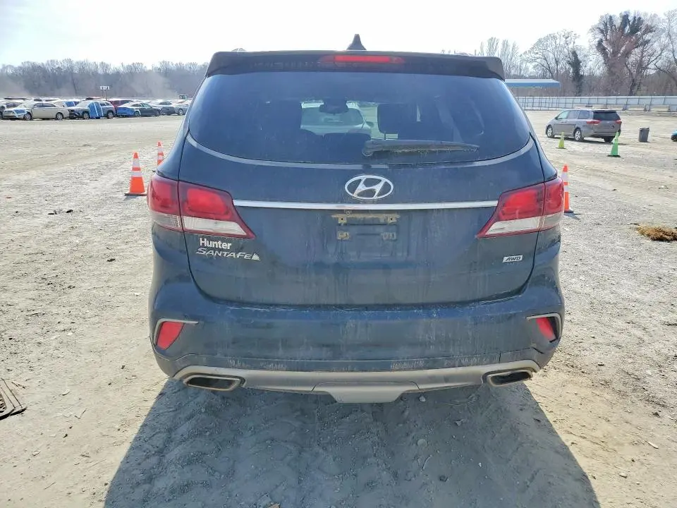 2018 HYUNDAI SANTA FE SE  