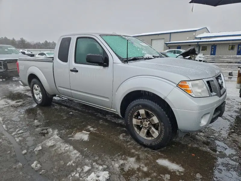 2013 NISSAN FRONTIER SV  