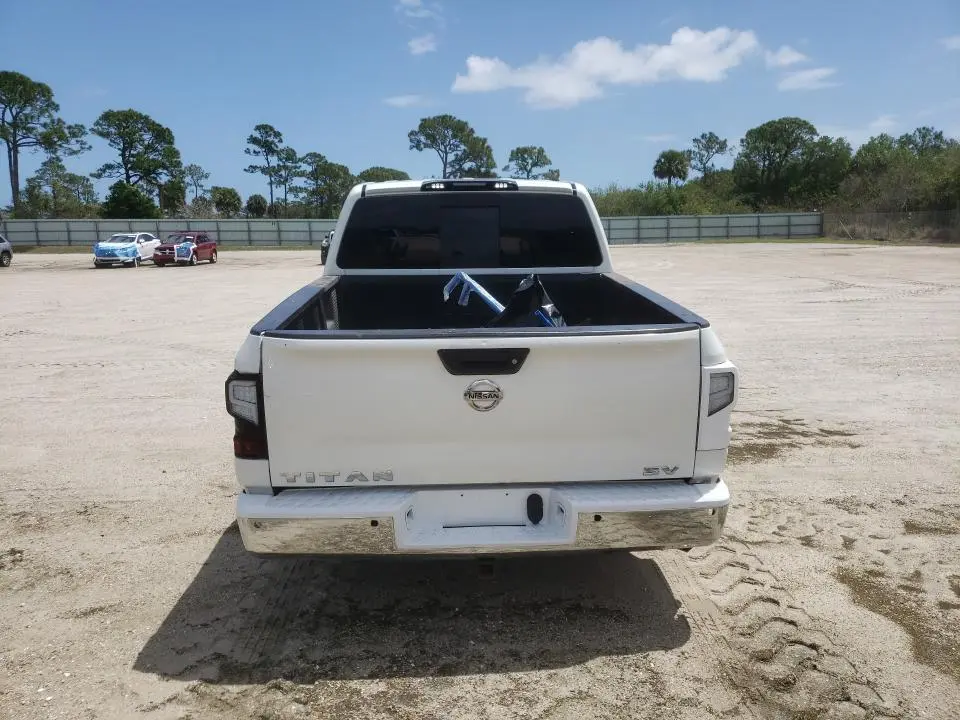 2017 NISSAN TITAN SV  
