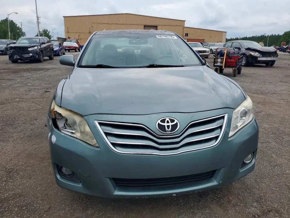 2011 TOYOTA CAMRY XLE  