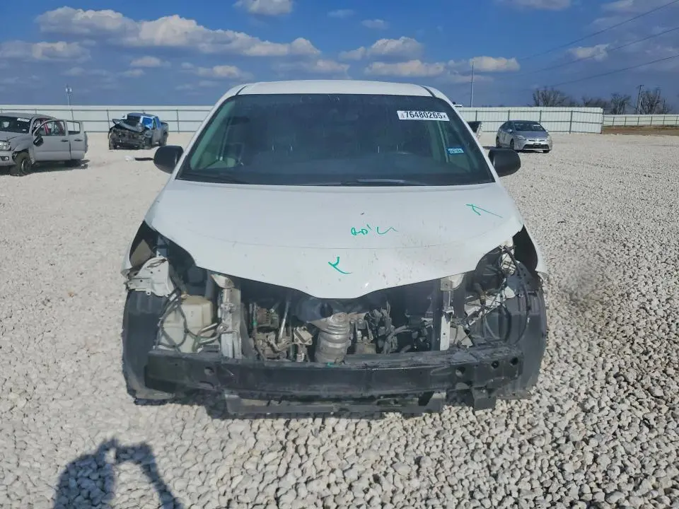 2019 TOYOTA SIENNA   
