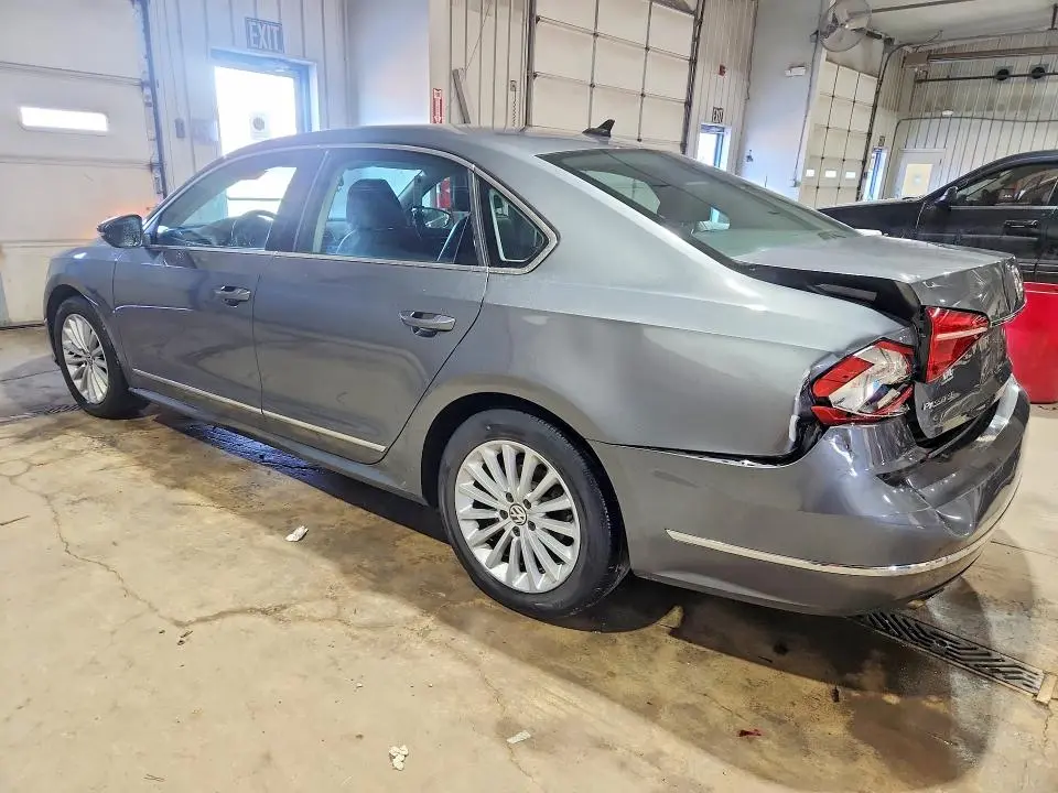 2016 VOLKSWAGEN PASSAT SE  