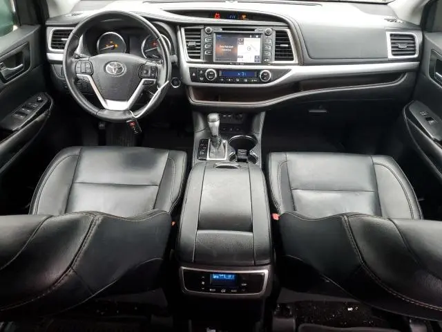 2019 TOYOTA HIGHLANDER SE  