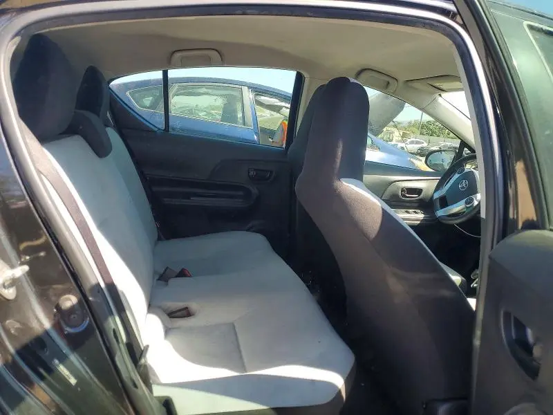2015 TOYOTA PRIUS C ONE  