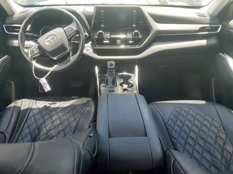 2021 TOYOTA HIGHLANDER LE  