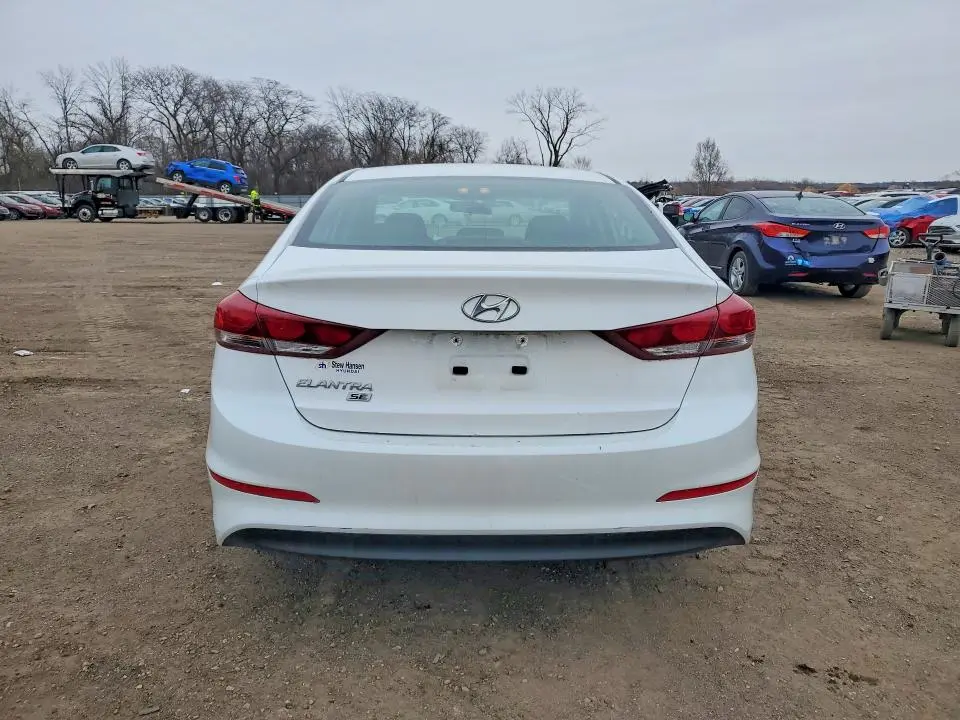 2018 HYUNDAI ELANTRA SE  