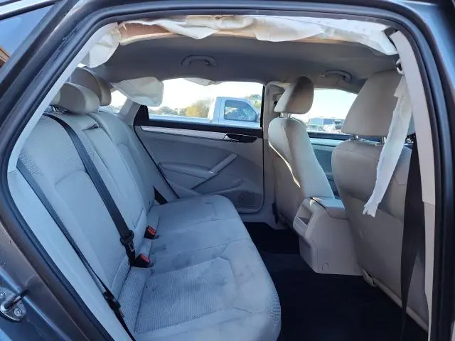 2016 VOLKSWAGEN PASSAT S  