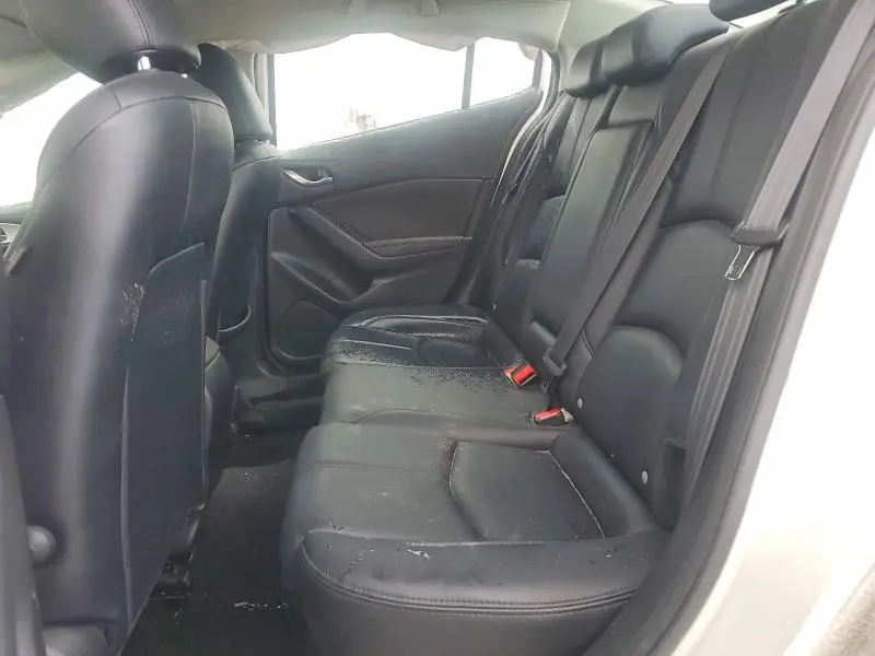 2018 MAZDA 3 TOURING  