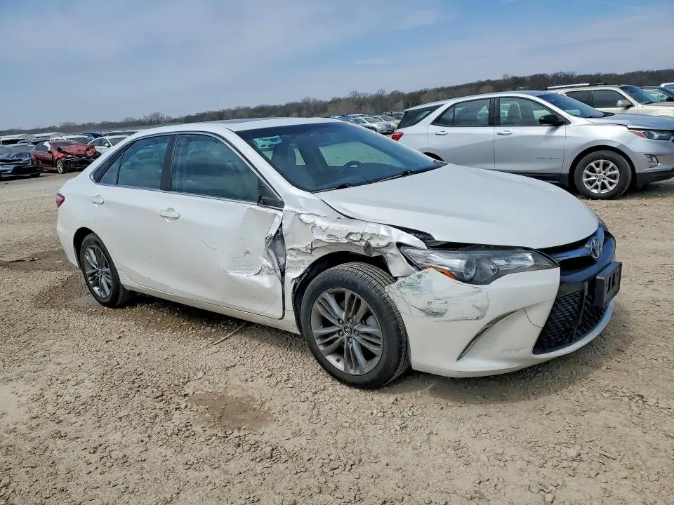 2016 TOYOTA CAMRY SE  