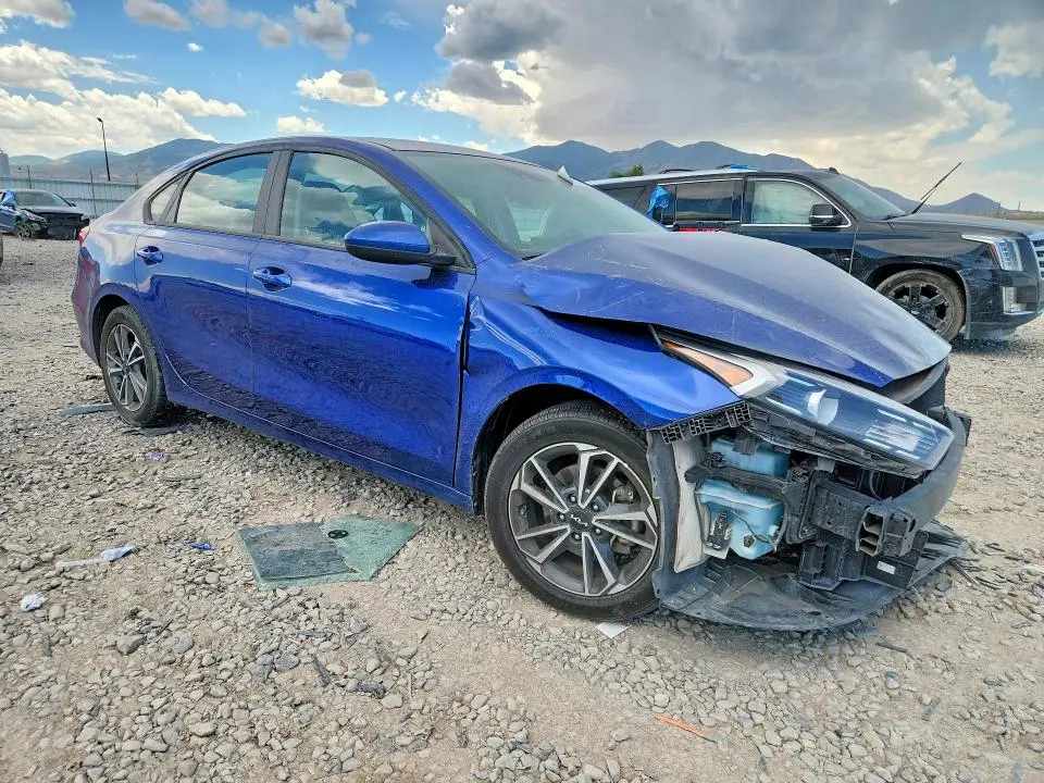2023 KIA FORTE LX  
