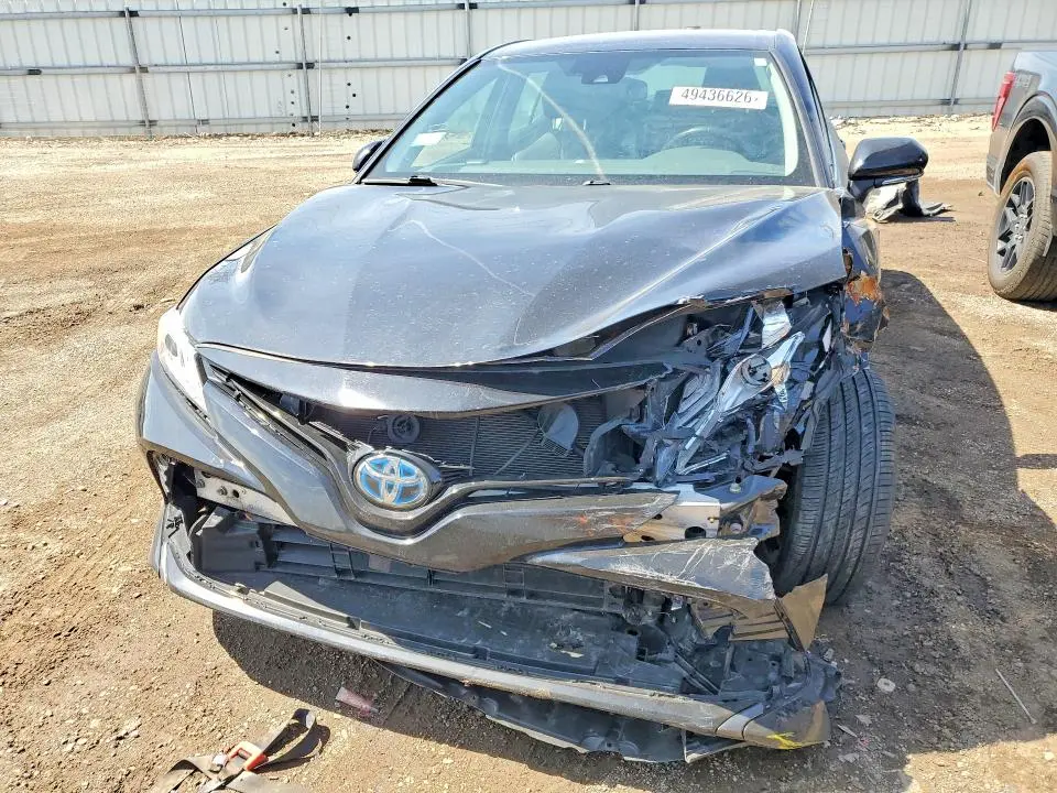 2020 TOYOTA CAMRY XLE  