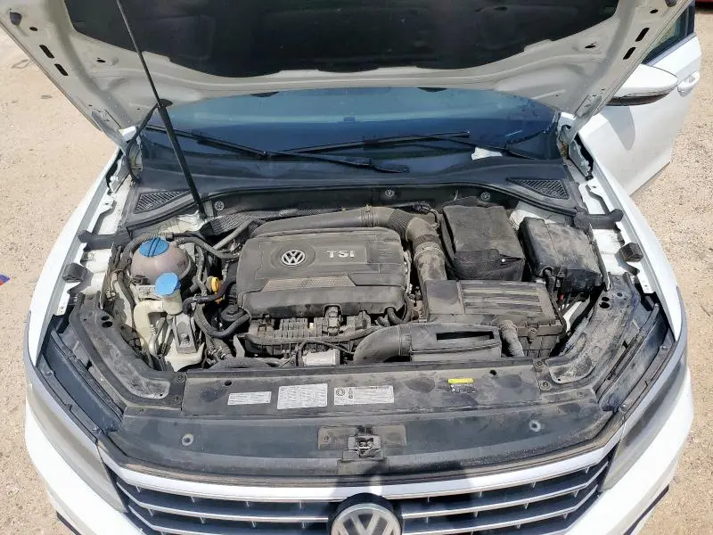 2017 VOLKSWAGEN PASSAT SE