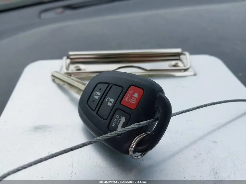 2018 TOYOTA COROLLA LE