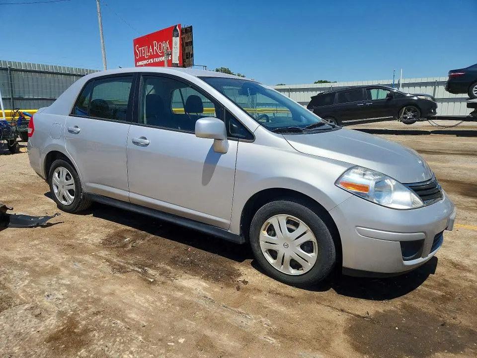 2011 NISSAN VERSA 1.8 S  