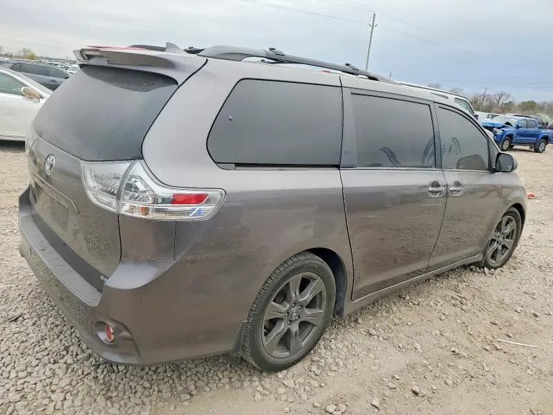 2018 TOYOTA SIENNA SE  