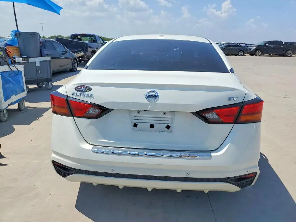2022 NISSAN ALTIMA SV  