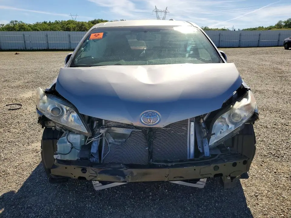 2016 TOYOTA SIENNA LE 8-PASSENGER  