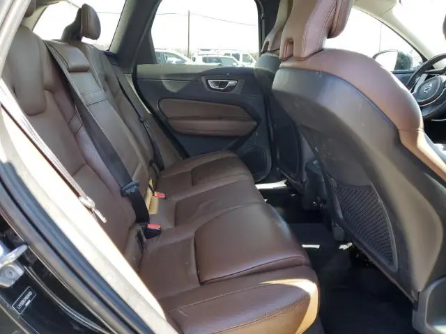 2019 VOLVO XC60 T5  