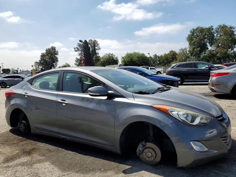2011 HYUNDAI ELANTRA LIMITED  
