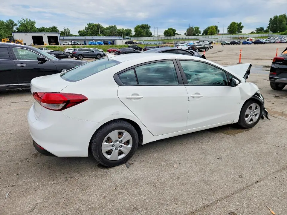 2017 KIA FORTE LX  