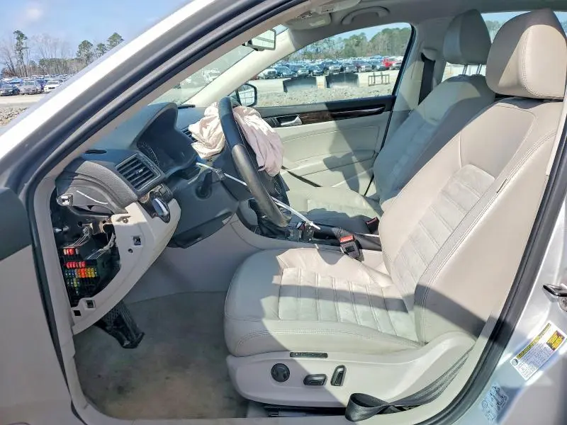 2014 VOLKSWAGEN PASSAT   