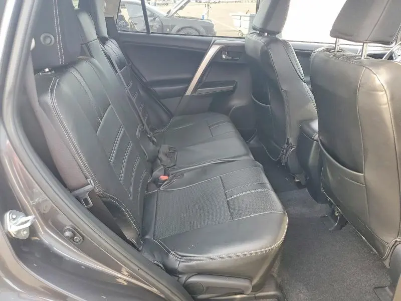 2018 TOYOTA RAV4 XLE  