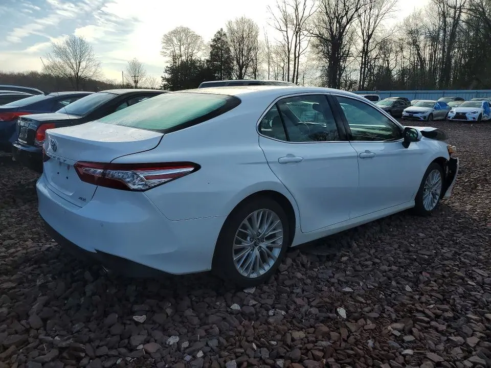 2018 TOYOTA CAMRY XLE  