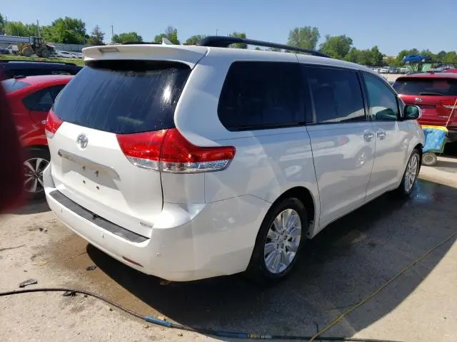 2014 TOYOTA SIENNA XLE  