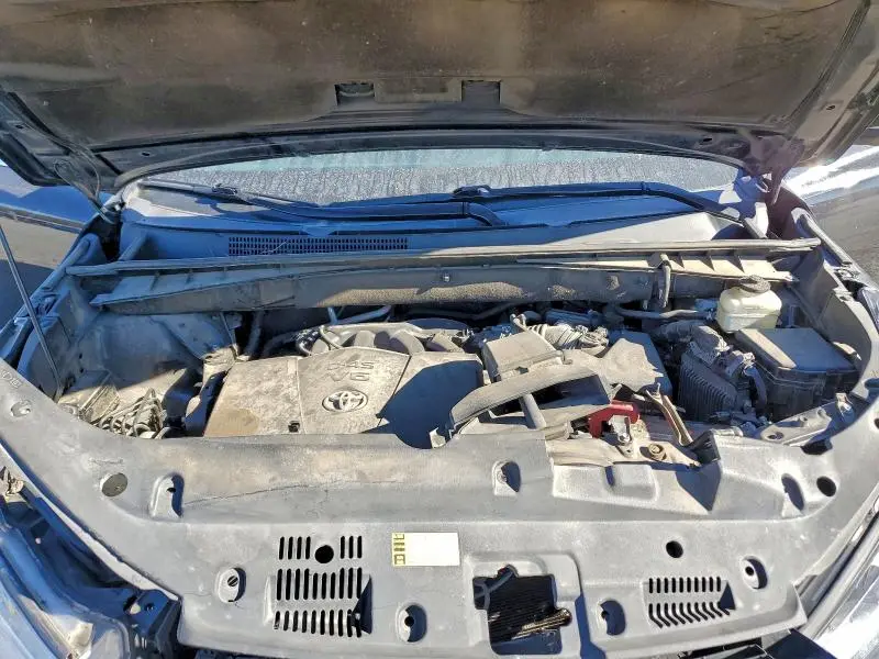 2017 TOYOTA HIGHLANDER SE  