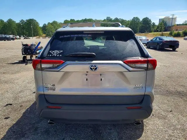 2022 TOYOTA RAV4 XLE  