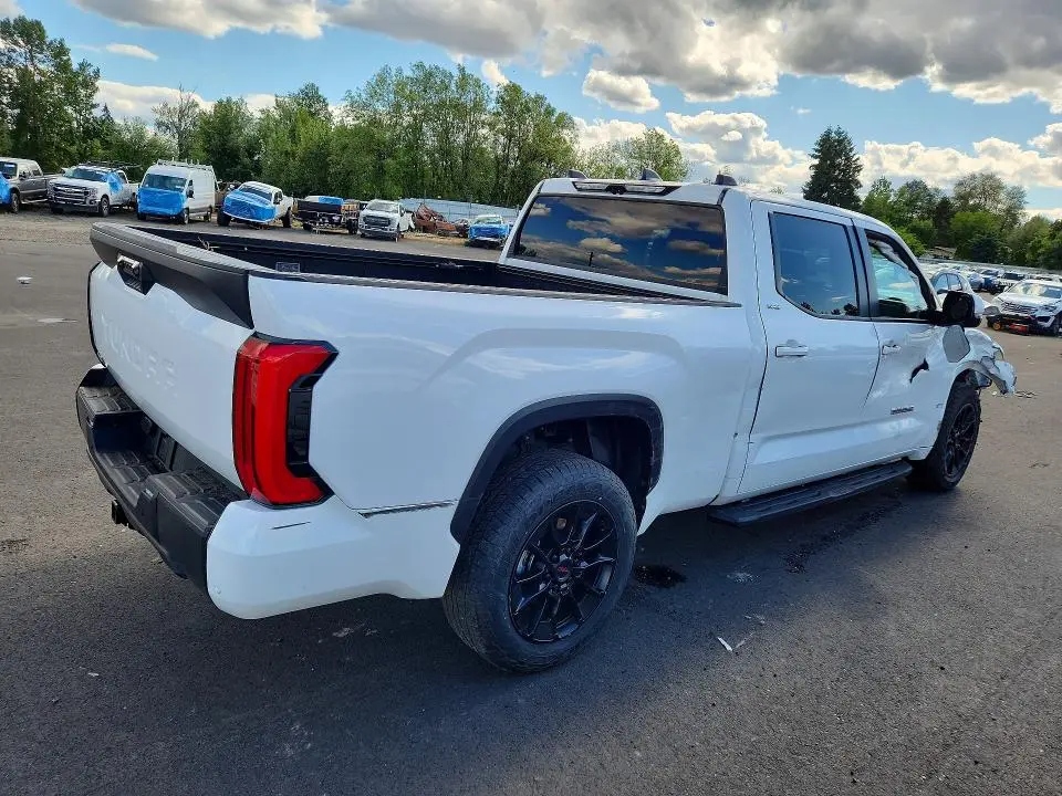 2025 TOYOTA TUNDRA CREWMAX SR5  