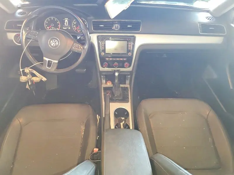 2013 VOLKSWAGEN PASSAT SE  