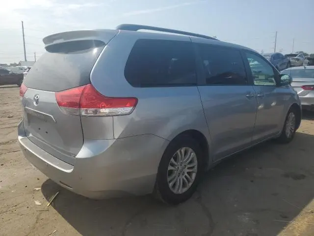 2014 TOYOTA SIENNA XLE