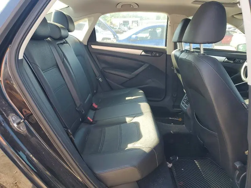 2013 VOLKSWAGEN PASSAT SE  