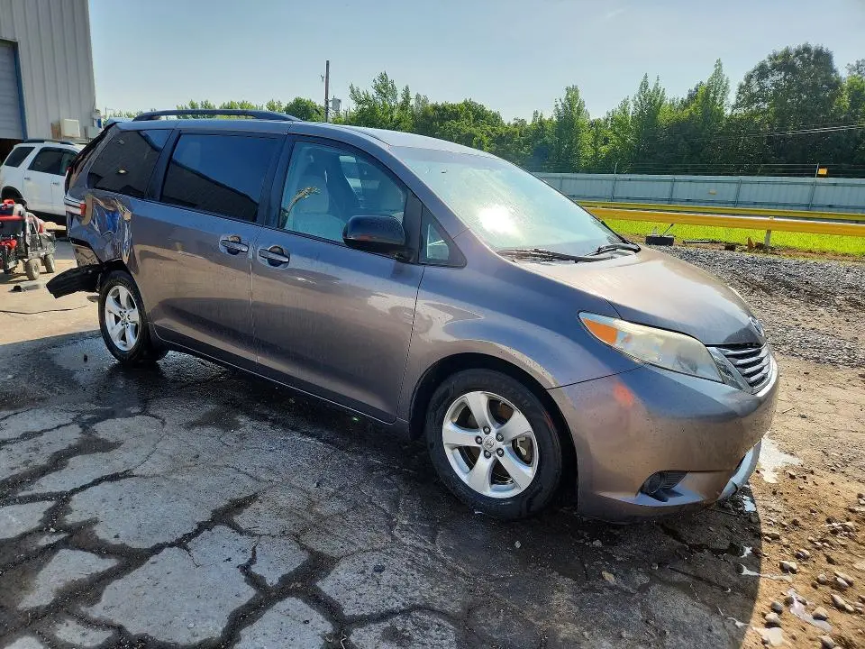 2015 TOYOTA SIENNA LE  
